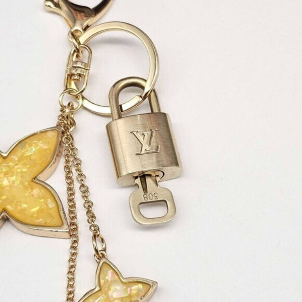 LV Authentic Gold Lock & Key 🔑 Luxury Bag Charm w/ Unbranded Flower Keychain - Picture 6 of 10